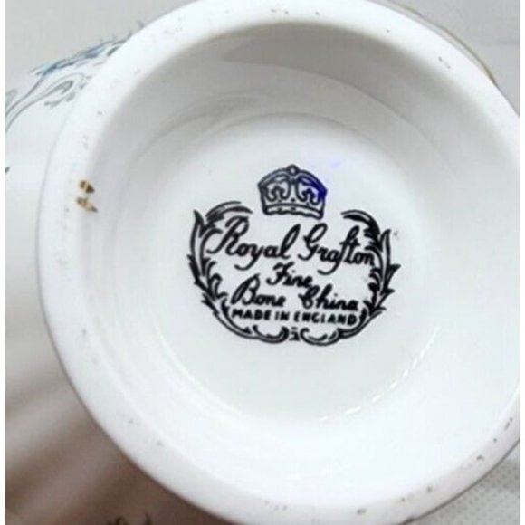 Rare Vintage Royal Grafton Fine Bone China England Collectible TeaCup And Saucer - Picture 6 of 9